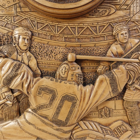 Wood-relief work of art by Kim Murray - Picture 6 of 15